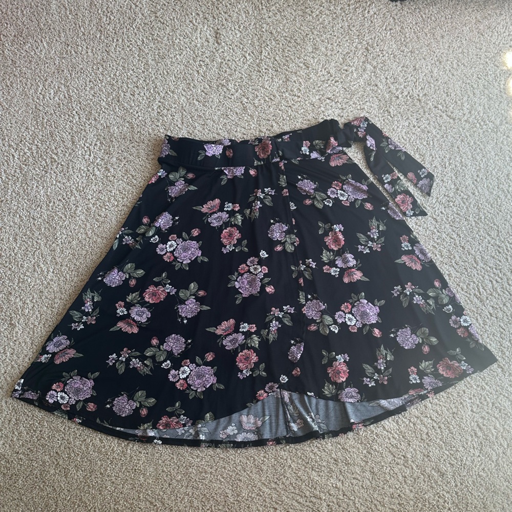 Torrid A-Line knee-length Skirt floral faux wrap black lilac pink size 1X - Picture 2 of 12